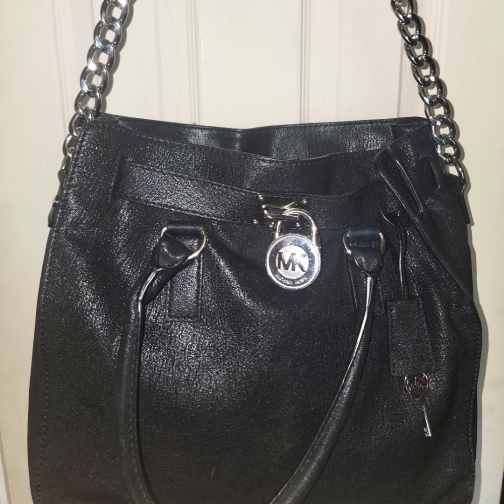 Michael Kors Devon, large shoulder tote. Black, genuine leather.